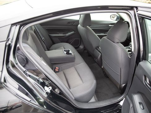 Used 2024 Nissan Altima 2.5 SV image 21