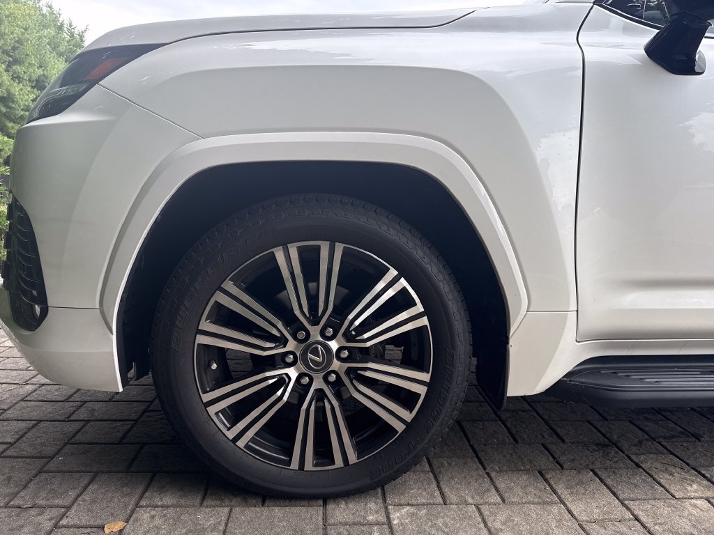 Used 2023 Lexus LX 600 4WD w/ Appearance Package image 9