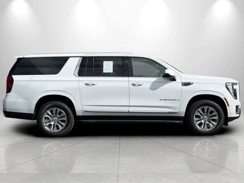 Used 2025 GMC Yukon XL Denali AWD/4WD image 8