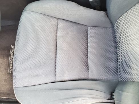 Used 2019 Toyota Highlander LE FWD image 17