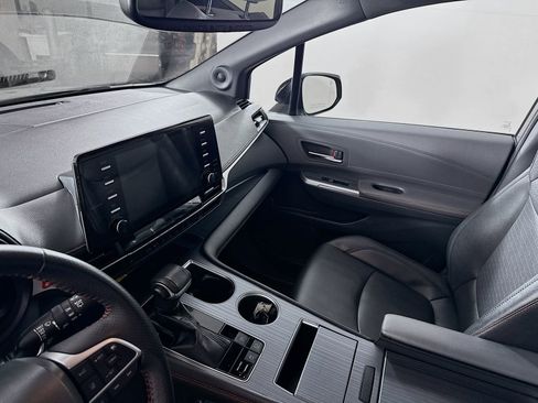 Certified 2021 Toyota Sienna XSE w/ XSE Plus Package FWD image 4