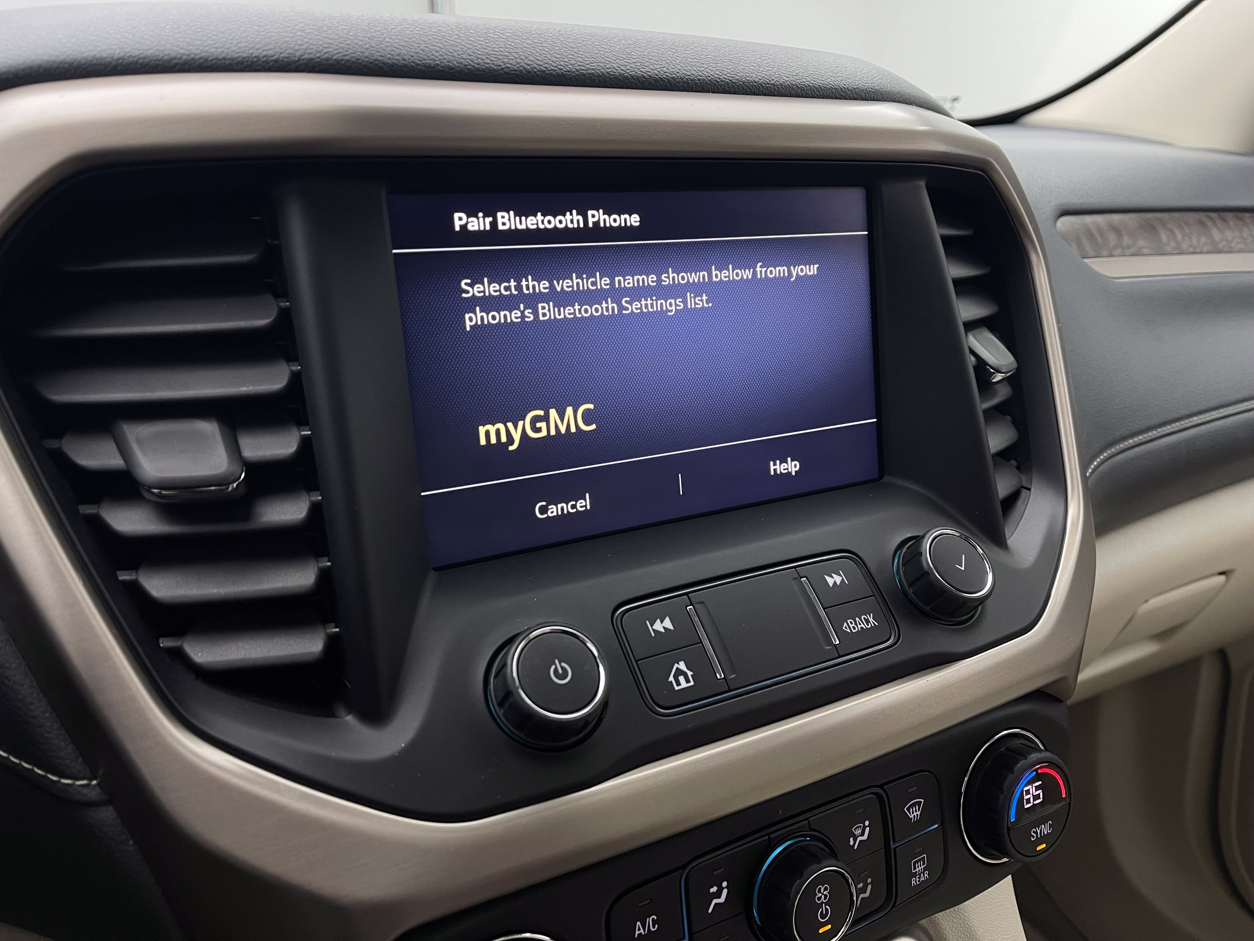 Used 2020 GMC Acadia Denali w/ Technology Package FWD image 26