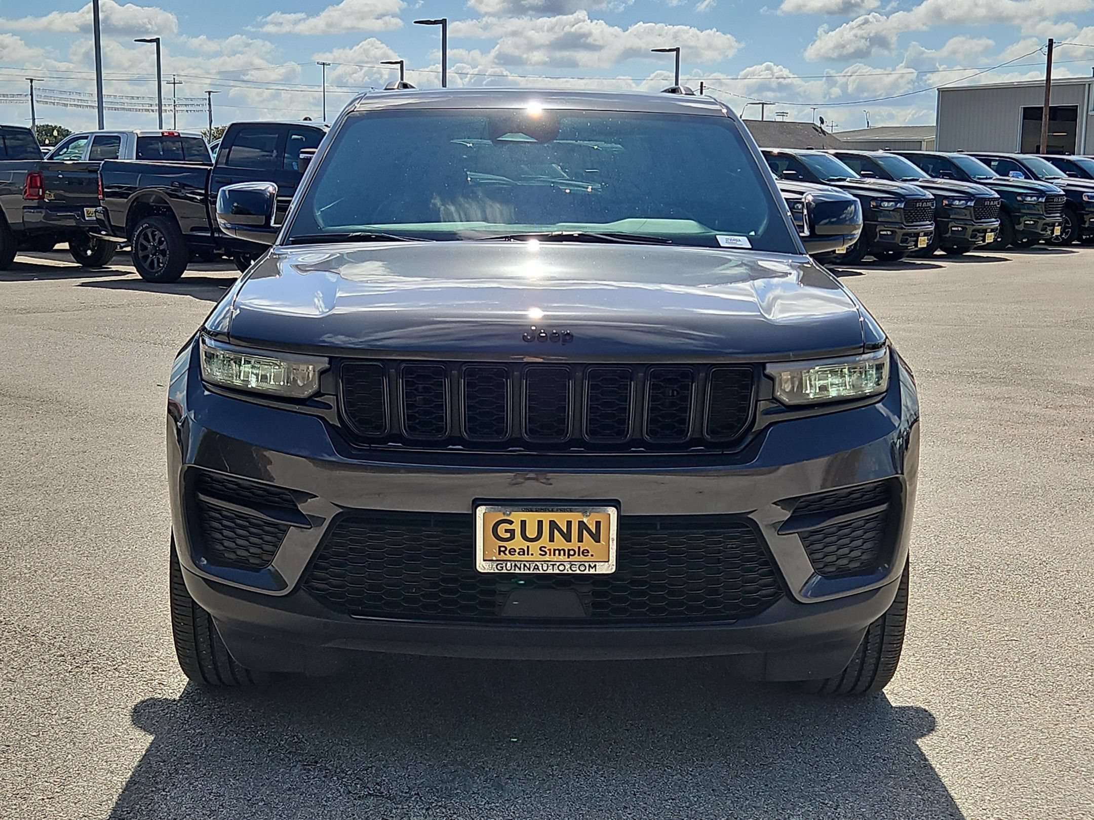 Used 2025 Jeep Grand Cherokee Altitude RWD image 8