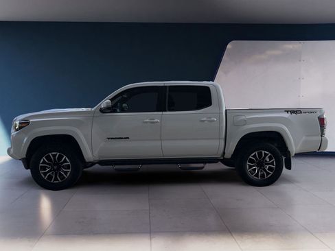Used 2022 Toyota Tacoma TRD Sport image 2
