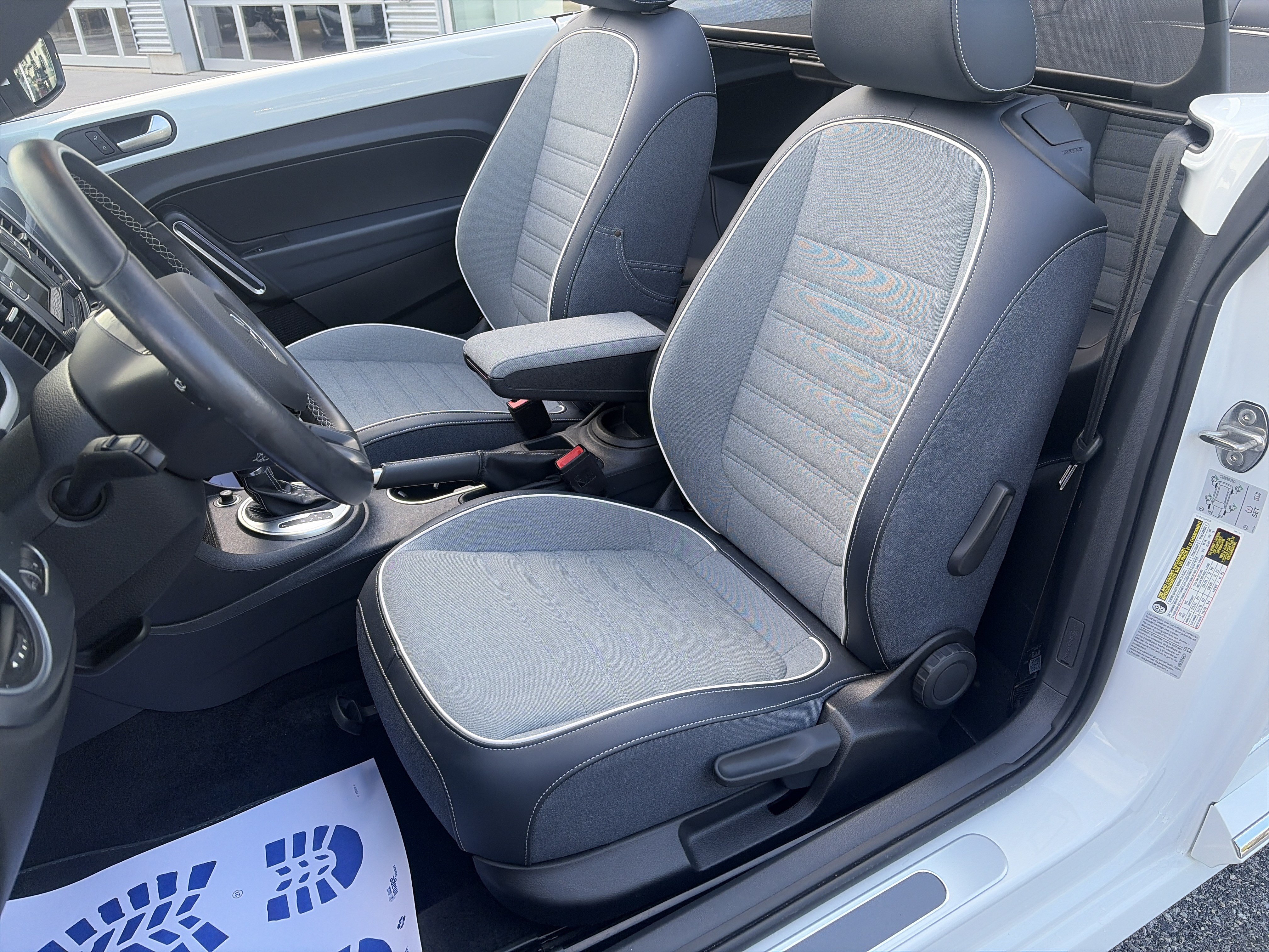 Used 2016 Volkswagen Beetle 1.8T Denim FWD image 17