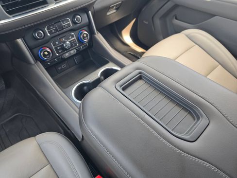Used 2023 Chevrolet Tahoe Z71 w/ Luxury Package AWD/4WD image 18