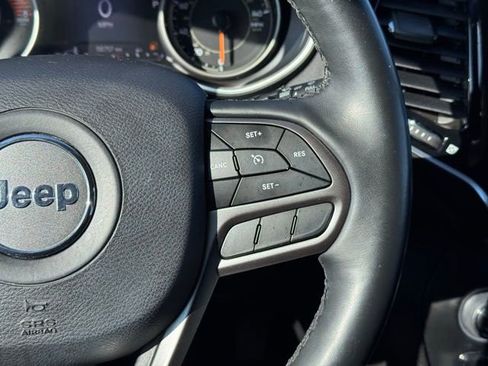 Used 2019 Jeep Cherokee Limited image 23