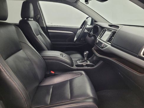 Used 2019 Toyota Highlander XLE AWD/4WD image 21