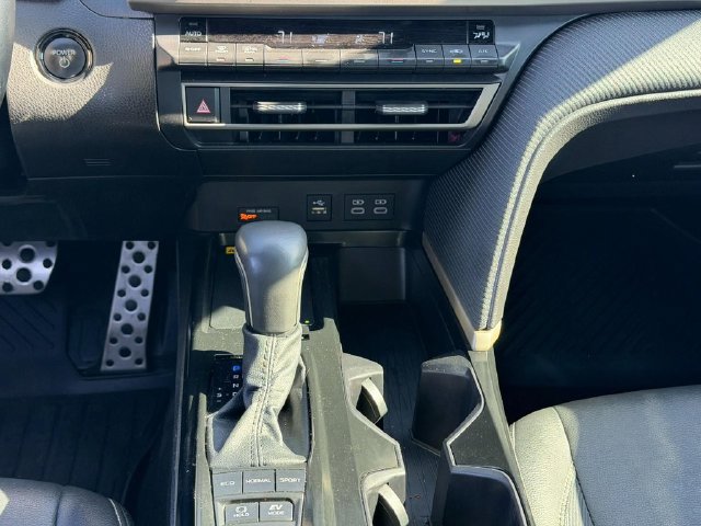 Used 2026 Toyota Camry SE w/ Convenience Package FWD image 18