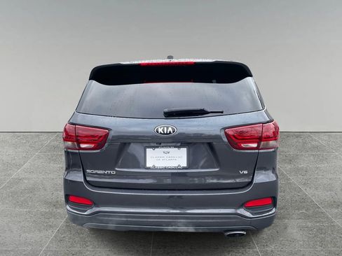 Used 2019 Kia Sorento LX image 4