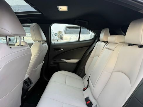 Used 2023 Lexus UX 250h F Sport image 15