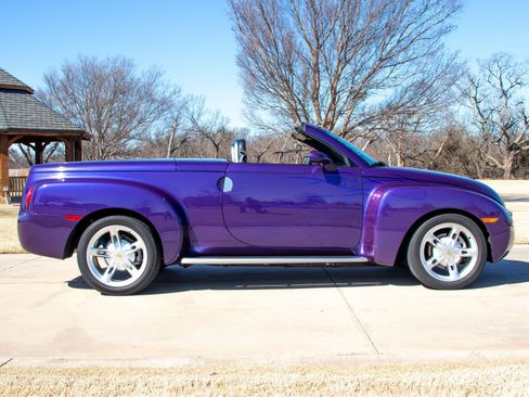Used 2004 Chevrolet SSR w/ Preferred Equipment Group image 34