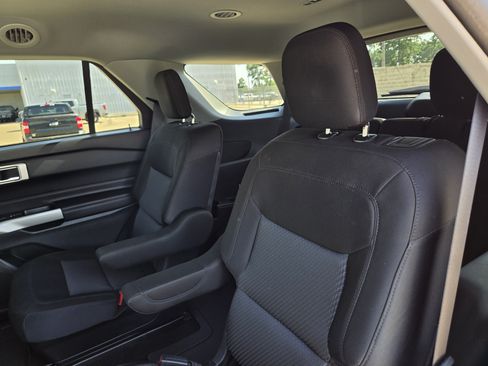 Used 2024 Ford Explorer XLT AWD/4WD image 31