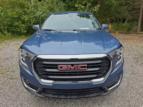 Used 2024 GMC Terrain SLE AWD/4WD image 2