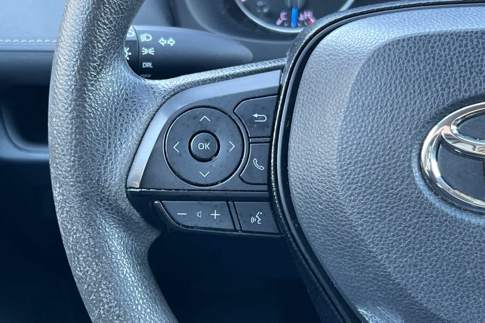 Used 2021 Toyota RAV4 LE AWD/4WD image 25