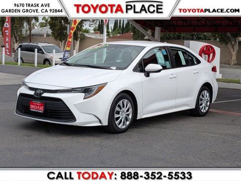 Used 2024 Toyota Corolla LE image 1