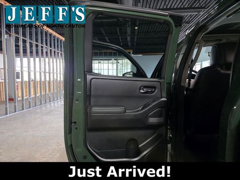 Used 2024 Nissan Frontier SL w/ Technology Package image 18