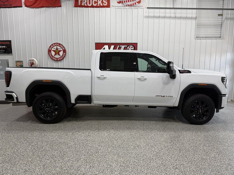 Used 2026 GMC Sierra 2500 AT4 AWD/4WD image 3