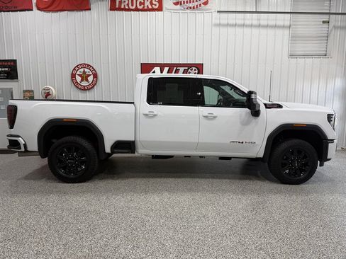 Used 2026 GMC Sierra 2500 AT4 AWD/4WD image 3