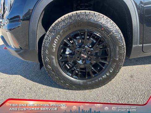New 2026 GMC Acadia AT4 w/ Luxury Package image 9