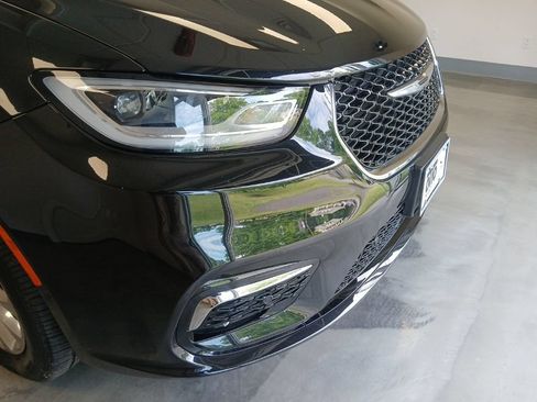 Used 2021 Chrysler Pacifica Touring-L w/ Premium & Safety Sphere Group AWD/4WD image 6