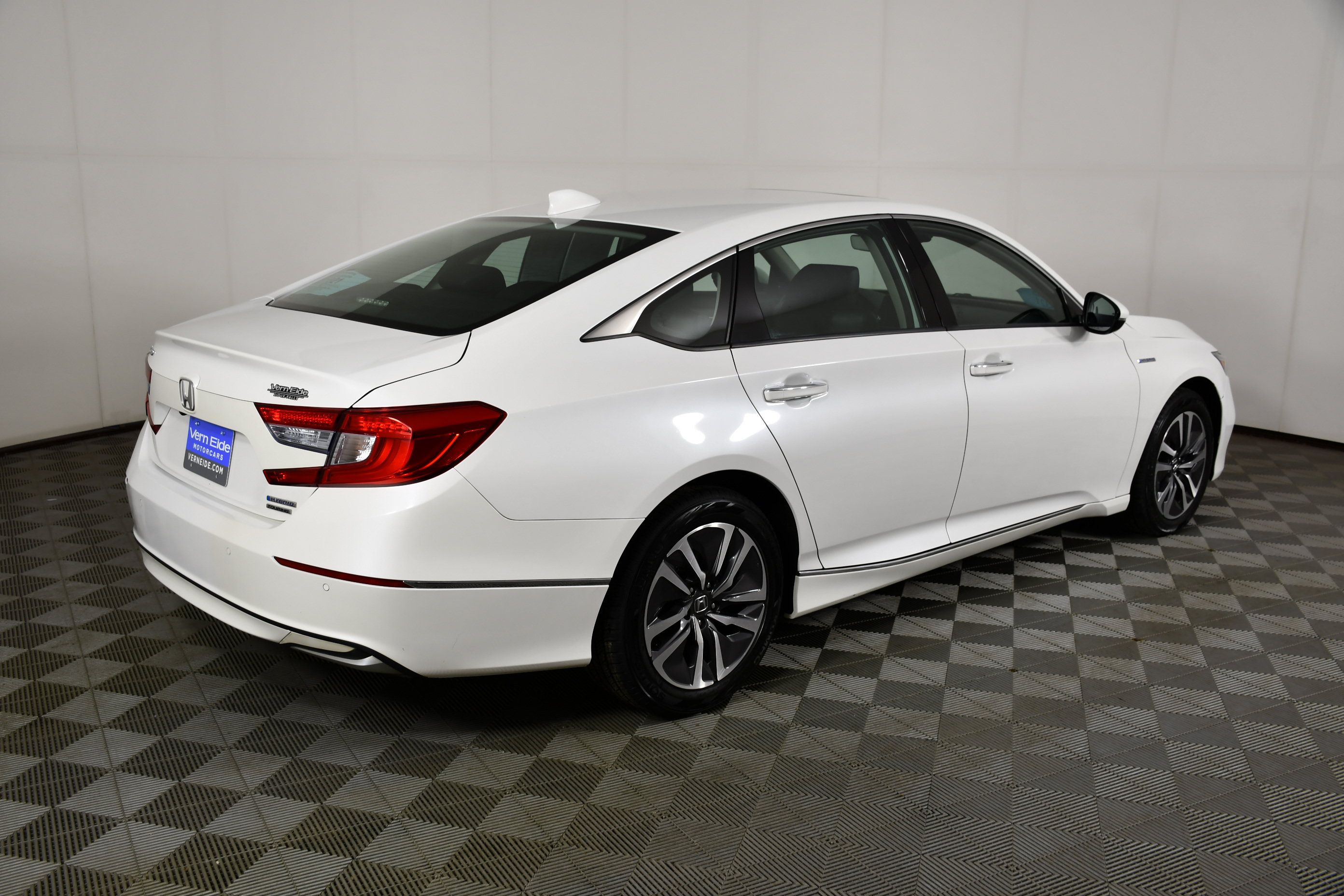Used 2018 Honda Accord Touring image 6
