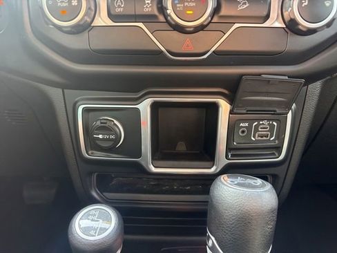 Used 2018 Jeep Wrangler Unlimited Sport AWD/4WD image 23