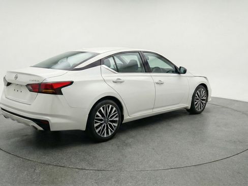 Used 2025 Nissan Altima 2.5 SV image 9