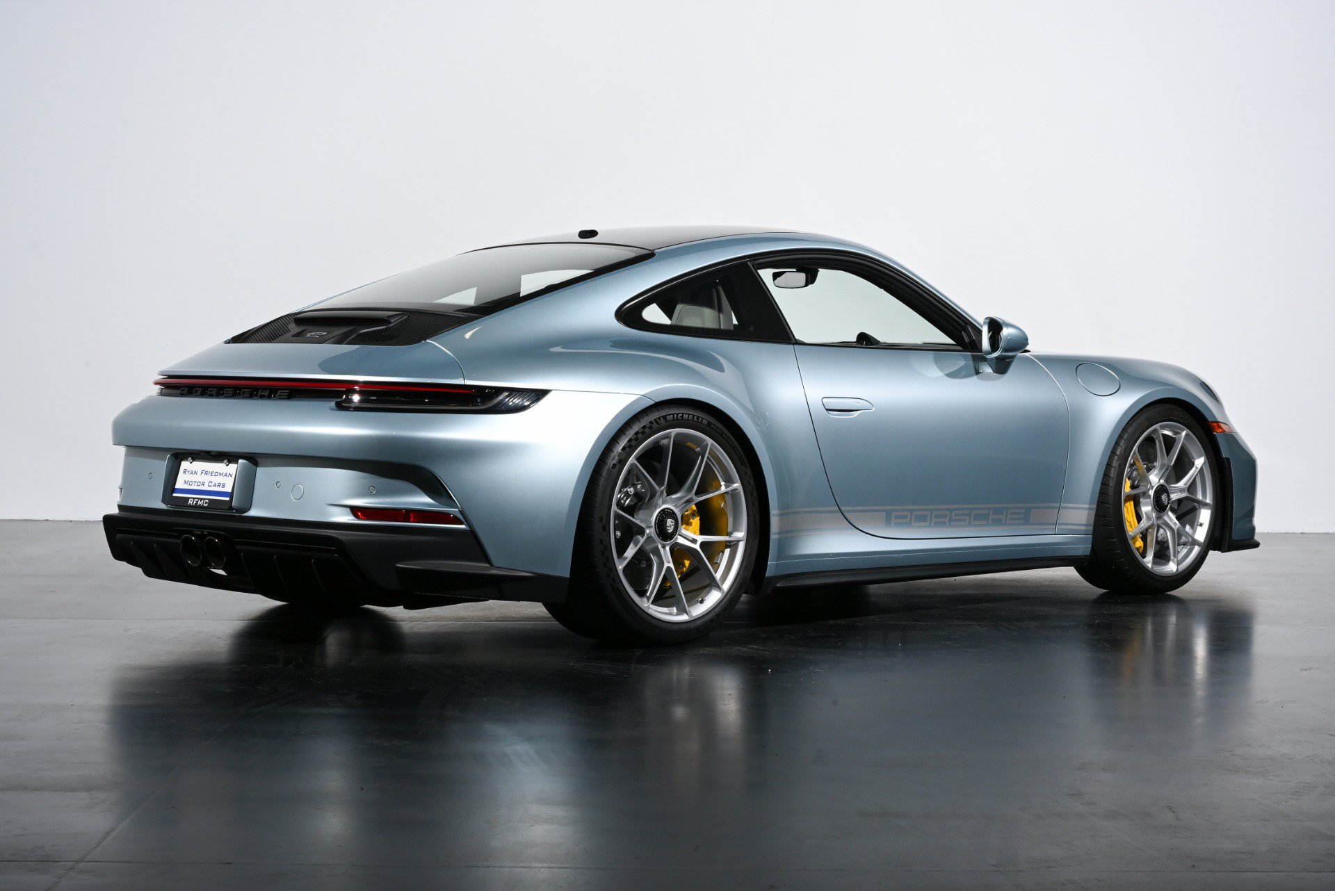 Used 2022 Porsche 911 GT3 RWD image 3