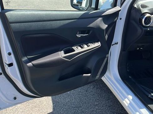 Used 2022 Nissan Versa SV FWD image 16