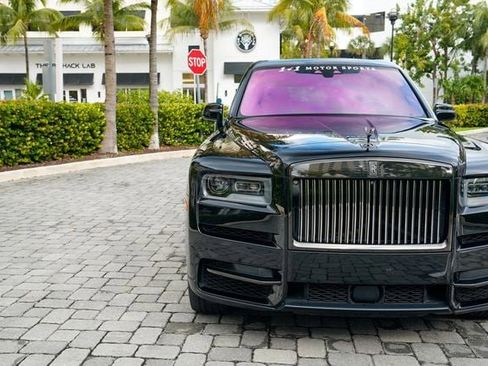 Used 2020 Rolls-Royce Cullinan Black Badge image 6
