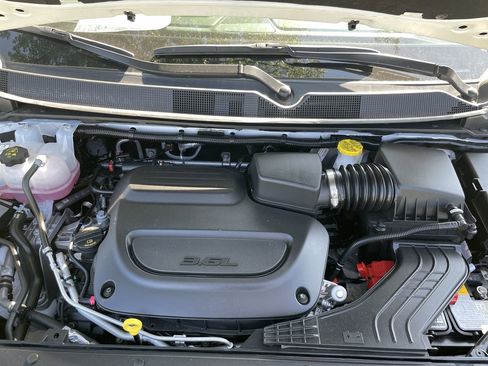 Used 2024 Chrysler Pacifica Touring-L w/ S Appearance Package image 42