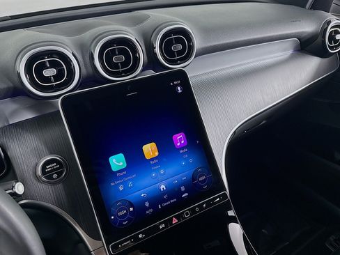 Certified 2025 Mercedes-Benz GLC 300 image 21