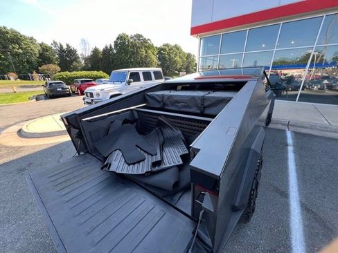 Used 2024 Tesla Cybertruck Cyberbeast AWD/4WD image 23