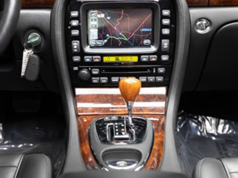 Used 2005 Jaguar XJ8 RWD image 76