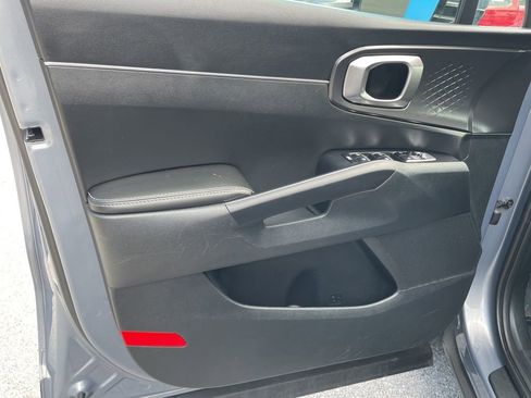 Used 2024 Kia Sorento S image 5