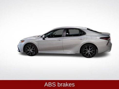 Used 2024 Toyota Camry SE image 7