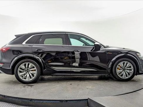 Used 2022 Audi e-tron S Premium Plus image 9