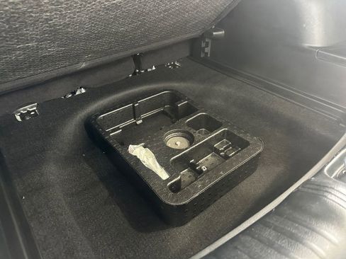 Used 2024 Jeep Compass Latitude image 30