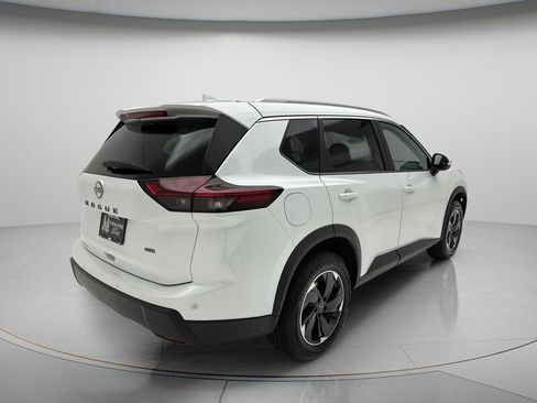 Used 2025 Nissan Rogue SV w/ SV Premium Package AWD/4WD image 4