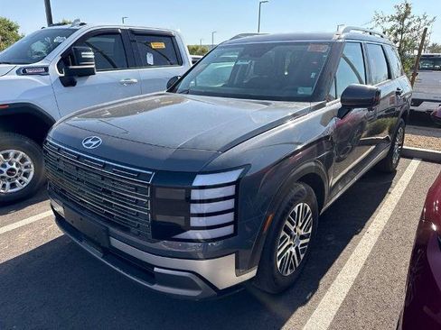 Used 2026 Hyundai Palisade SEL FWD image 2