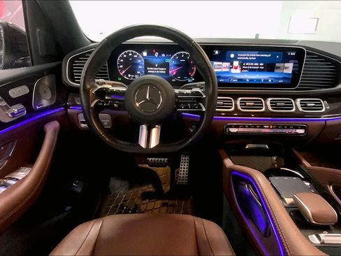 Used 2025 Mercedes-Benz GLS 450 4MATIC image 11