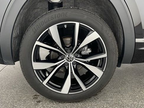 Used 2024 Volkswagen Atlas SEL Premium R-Line image 55