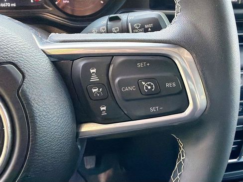 Used 2025 Jeep Wrangler Unlimited Sahara AWD/4WD image 34