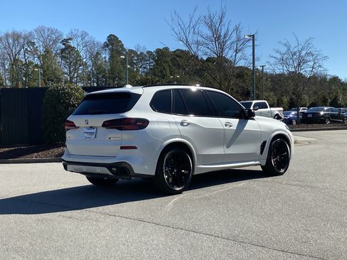 Used 2025 BMW X5 M60i image 3