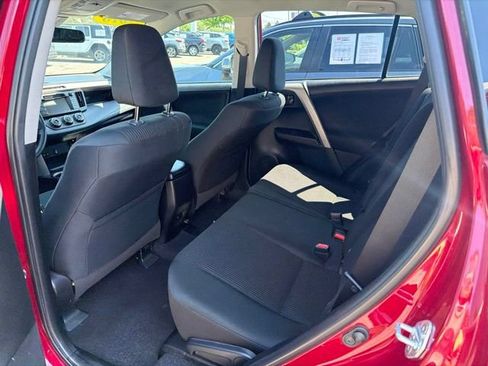 Used 2018 Toyota RAV4 LE AWD/4WD image 6