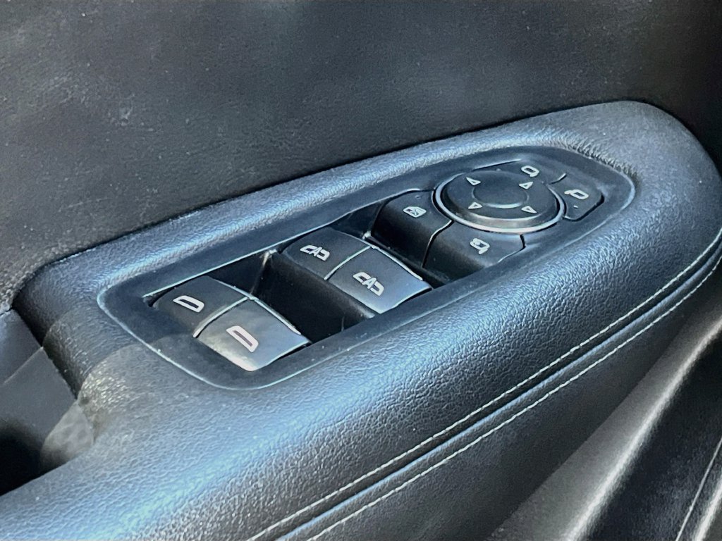 Used 2024 Cadillac XT6 Premium Luxury w/ LPO, Floor Liner Package AWD/4WD image 18