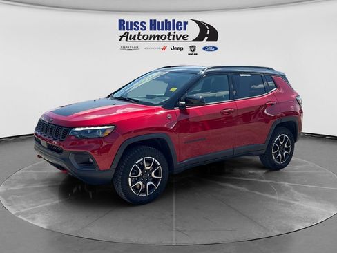 Used 2025 Jeep Compass Trailhawk w/ Trailhawk Elite Group AWD/4WD image 1