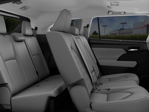 New 2026 Toyota Highlander XLE AWD/4WD image 2