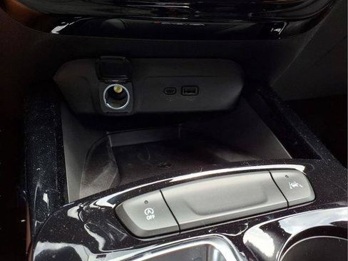 New 2026 Chevrolet Trax RS w/ Sunroof Package FWD image 25